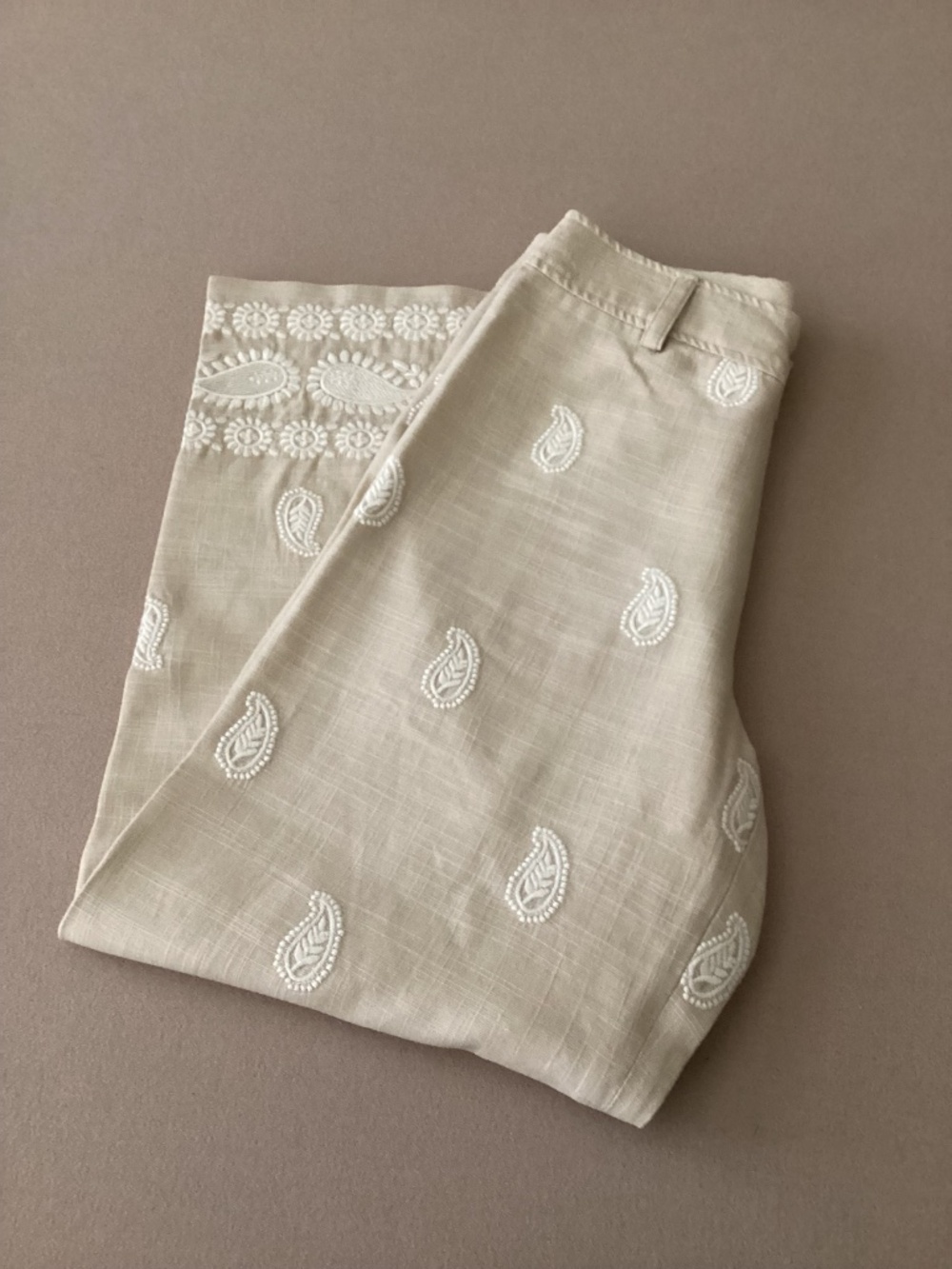 ELIE TAHARI - OATMEAL & CREAM COLOR PAISLEY EMBROIDERED LINEN BLEND PANTS SIZE 2